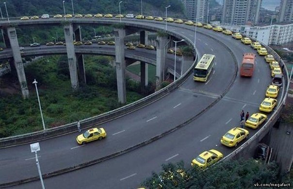 Самая большая очередь таксистов на заправку. Китай.