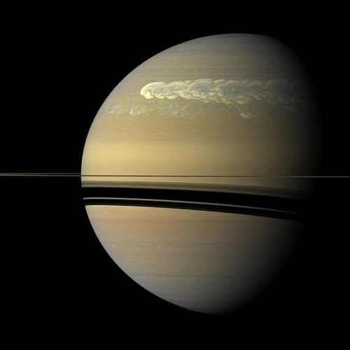 Буря на Сатурне позволила обнаружить на нём воду