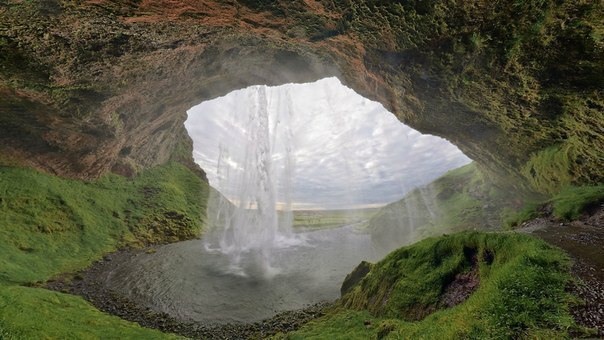 Водопад Сельяландфосс (Seljalandsfoss), Исландия.