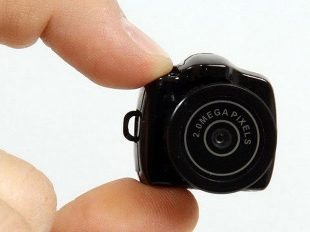 В Японии собрали самую маленькую двухмегапиксельную цифровую камеру MAME-CAM.