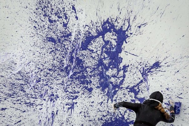 Реактивное искусство: Таринан фон Ангальт рисует с помощью реактивного двигателя