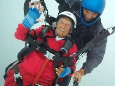 104-летняя британка сменила инвалидную коляску на параплан