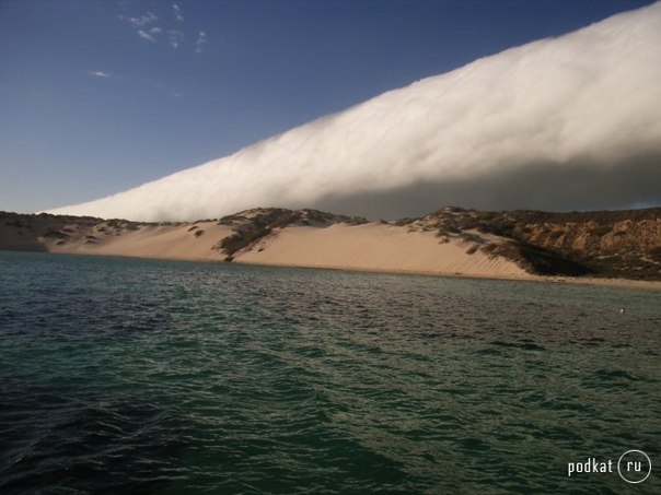 Подобные облака образуются в Австралии и называются глория