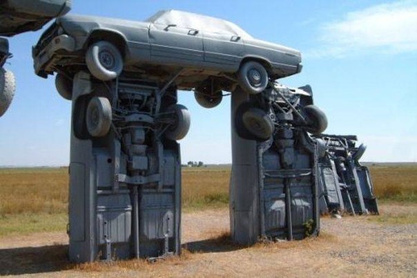Арт-инсталляция Carhenge - это почти Стоунхендж, только из машин. Аллайянс, США