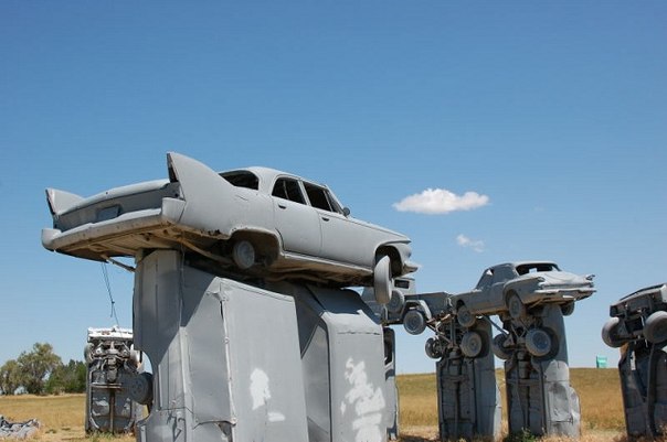 Арт-инсталляция Carhenge - это почти Стоунхендж, только из машин. Аллайянс, США