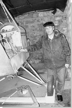 Пенсионер из Симферополя построил семь самолетов своими руками