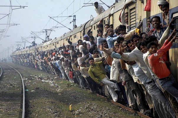 Самый крупный работодатель в мире - Индийские железные дороги, на этом предприятии работает более 1 млн. человек (!).