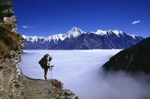 Около 120 тел альпинистов, разбившихся о скалы или замёрзших насмерть, лежат на горе Эверест в недоступных для извлечения местах.