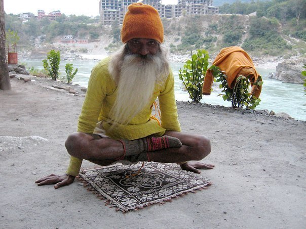 Индийский йогин Прахлад Джани – человек, который не ест и не пьет с 1940 года. Прахлад перестал есть и пить когда ему исполнилось 11 лет.