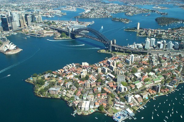 По занимаемой площади, самым масштабным городом является австралийский Сидней. Его общая площадь – 12 144,6 кв. км.