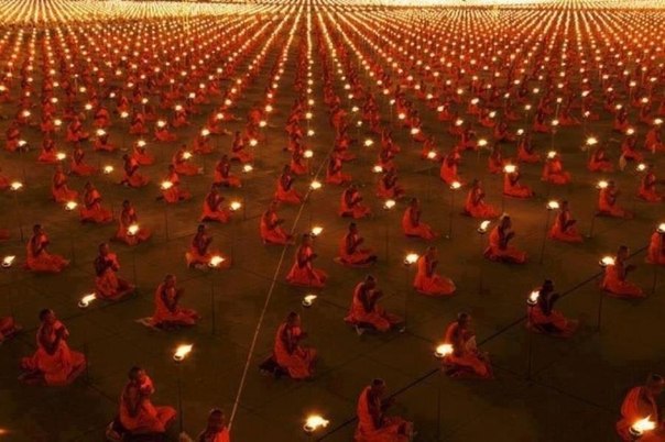 100000 медитации монахов за мир во всем мире