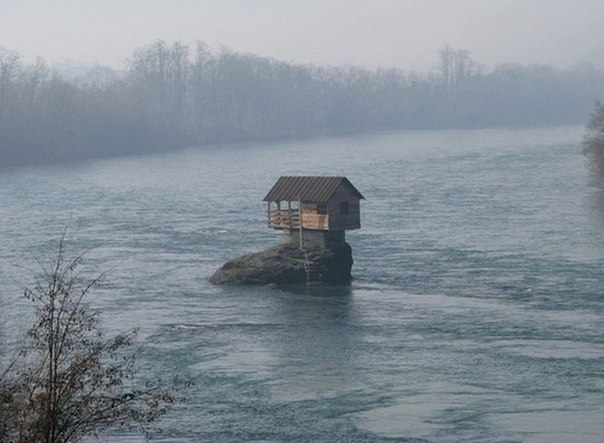 Самый уединенный дом на реке