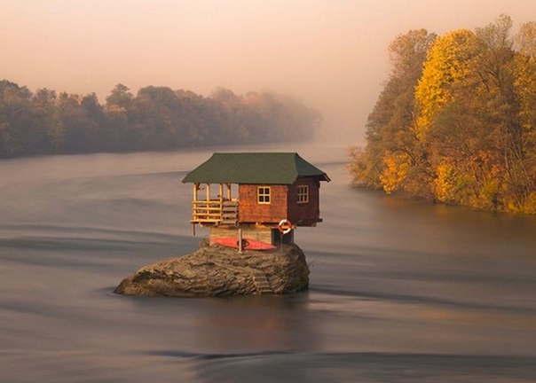 Самый уединенный дом на реке