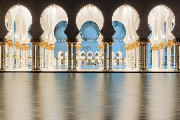 Мечеть шейха Зайда — одна из шести самых больших мечетей в мире. Расположена в Абу-Даби, столице Объединенных Арабских Эмиратов. Названа в честь шейха Зайда ибн Султана ан-Нахайяна — основателя и первого президента ОАЭ.