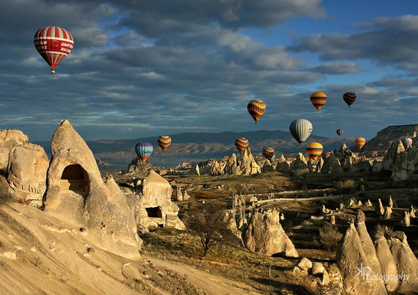 Воздушные шары летят над Каппадокией, Турция