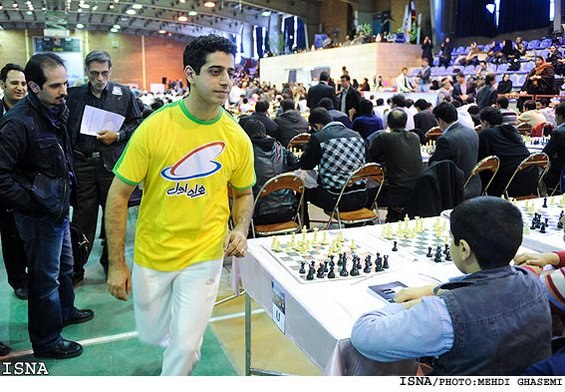 Иранский гроссмейстер сыграл на 614 досках