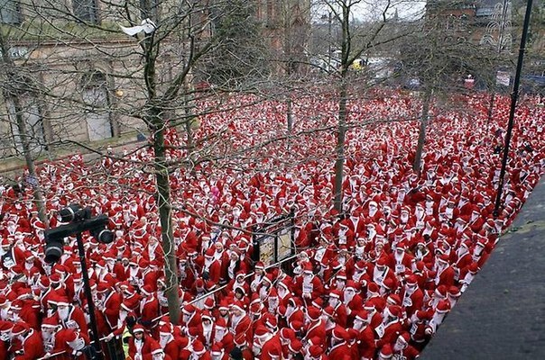 2007 года на площади Гилхолл Сквер в Дерри (Северная Ирландия) произошло самое большое собрание Сант. В нем приняло участие 3000 Сант.