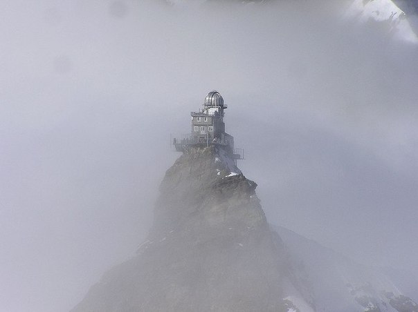 Обсерватория Сфинкс, расположенная в Швейцарских Альпах на высоте в 3571 метр над уровнем моря, на самой рекордной для Европы высоте