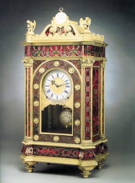 Часы Henry Graves «supercomplication» проданы за 11 000 000 $ на аукционе Sotheby s в декабре 1999. Считаются самыми сложными часами в мире