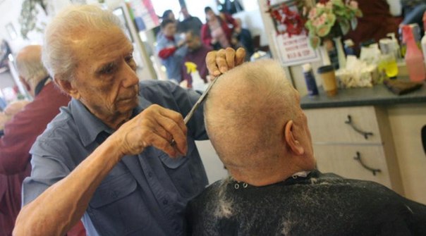Самый старый парикмахер в мире