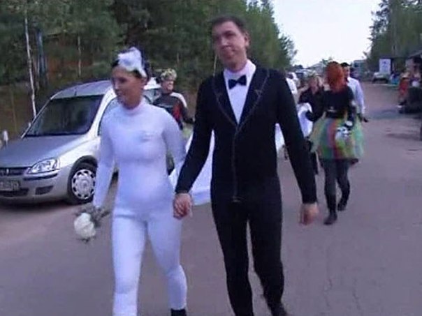 Самая большая подводная свадьба состоялась в Польше. Ева и Павел Яворжно пригласили 275 гостей.