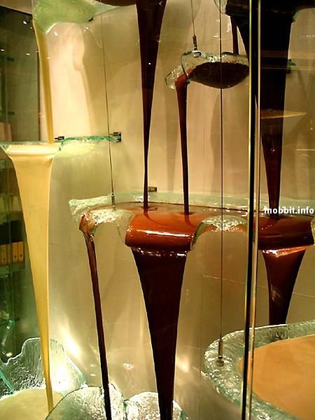 Самый большой в мире шоколадный фонтан