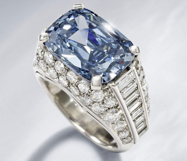 Ювелирный рекорд: синий бриллиант стоимостью в 10 миллионов 
