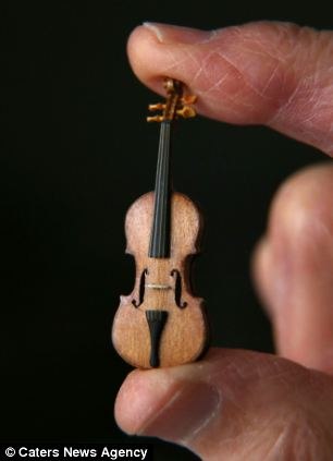 Самая маленькая скрипка в мире