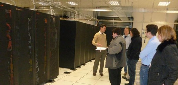 (Дэн), крупнейшее хранилища данных содержит 3 петабайт (3000 терабайт) исходных данных, в кампусе IBM технологии в Дублине, Ирландия.