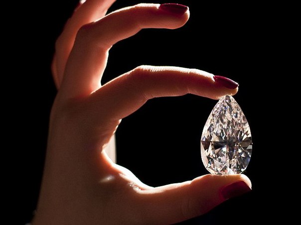 Абсолютное совершенство: крупнейший в мире "безупречный" бриллиант грушевидной формы выставят на аукционе Christie's за 20 миллионов долларов.