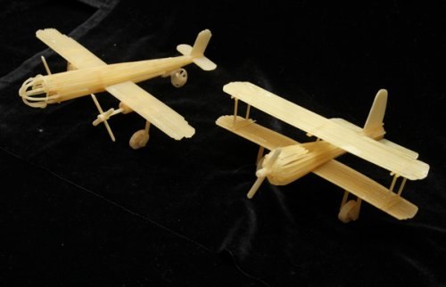 Сергей Пахомов придумал оригинальное применение макаронам. Он лепить из них различные модели самолетов, машин и прочего. Сейчас его коллекция насчитывает 30 экспонатов.