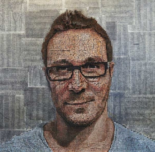 Американский художник Эндрю Майерс (Andrew Myers) создает 3D-портреты людей из шурупов.