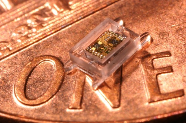 Самый маленький компьютер в мире на сегодняшний день, это электронное устройство, размером всего в 1 миллиметр.