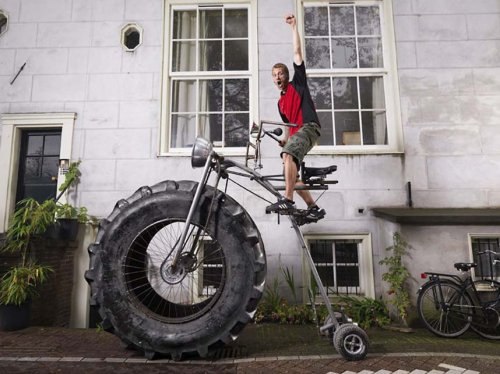 Вес самого тяжелого в мире велосипеда – 750 килограммов. Этот тяжеловес был сконструирован жителем Нидерландов Вотером ван ден Бош. (Guinness World Records/PA)