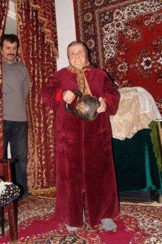 Рекордсменка книги Гиннесса Сакинат Ханапиева носит титул самой сильной бабушки в мире.