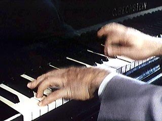 В Соединенных Штатах установлен рекорд длительности игры на фортепьяно. В одном из ресторанов Гринвич-Вилледжа в Нью-Йорке американец Джон Конте музицировал 52 часа подряд, делая 15-минутные перерывы после каждых 8 часов игры. Это достижение претендует на занесение в Книгу рекордов Гиннесса.