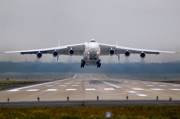 Самый большой самолет в мире.