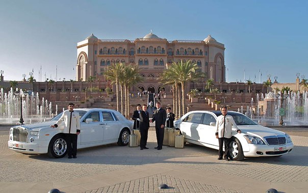 Пятизвездочный отель Абу-Даби Emirates Palace включен в Книгу рекордов Гиннесса как самое дорогое место в мире для проведения отпуска.