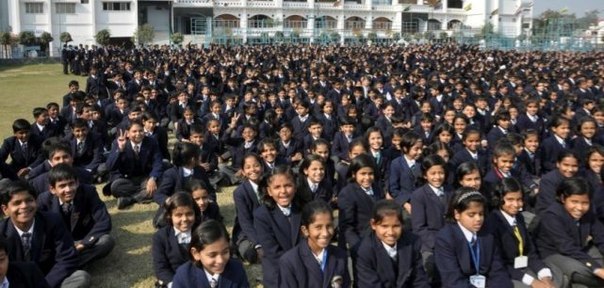 В городе Лакхнау, столице самого густонаселенного штата Уттар-Прадеш, в Индии находится самая большая школа в мире, утверждается в новом издании Книги рекордов Гиннеса. 