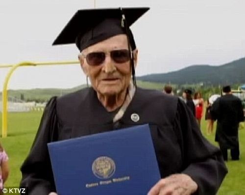 99-летний выпускник. Учиться никогда не поздно!