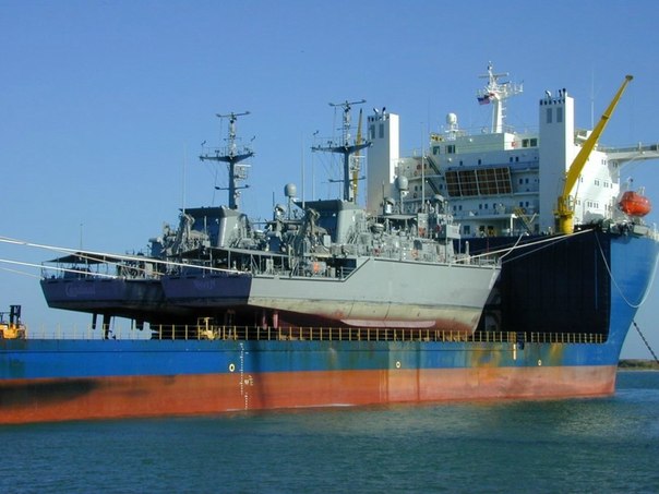 Blue Marlin - самое большое в мире судно полупогружного типа.