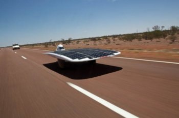 Cамый быстрый автомобиль на солнечных батареях