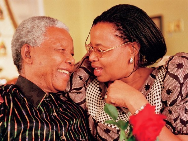 Граса Машел была первой леди Мозамбика до 1986 года, пока не умер её муж, президент Мозамбика Самора Машел. В 1995 году Граса вышла замуж за другого лидера — президента ЮАР Нельсона Манделу. Таким образом, эта женщина стала первой леди двух разных стран.