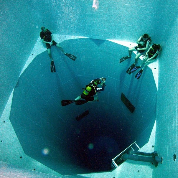 Самый глубокий закрытый бассейн в мире. 