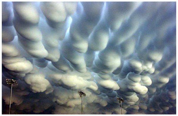 Трубчатые облака необычной формы