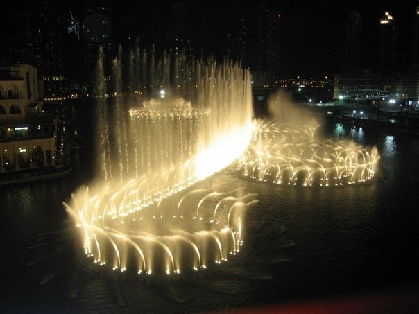 Фонтан Дубай – самый большой фонтан в мире, настоящее инженерное чудо.