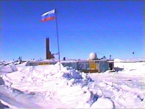 21 июля 1983 г. на станции Восток зарегистрирован абсолютный минимум приземной температуры воздуха на планете, равный -89,2°С.