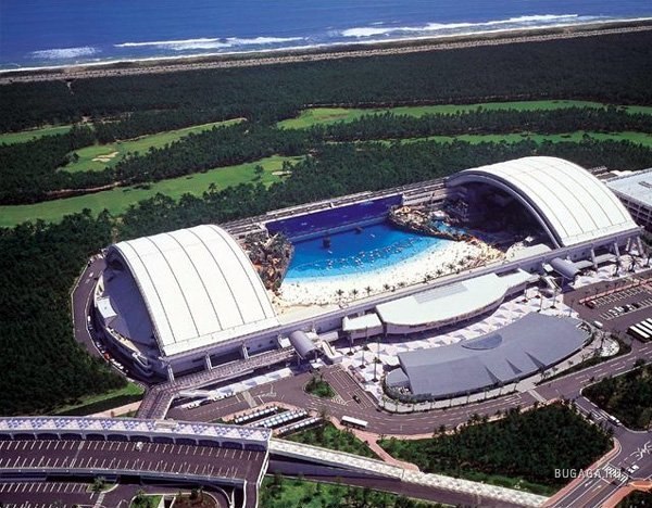 Самый большой в мире крытый бассейн