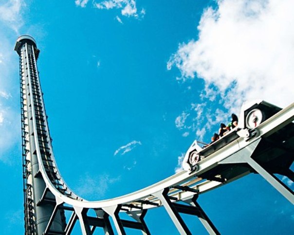 На главном курорте Австралии Голд Кост (Золотой Берег) находится парк аттракционов Dreamworld с самыми высокими в мире стальными американскими горками. Высота Tower of Terror — 115 метров, а скорость спуска — 160 км/ч!