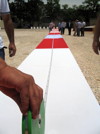 Самый длинный стол Самый длинный в мире стол был накрыт в Восточном Иерусалиме 26 мая 2012 года и вместил около 800 человек. Его длина составила 202,22 м, ширина - 56 см.
